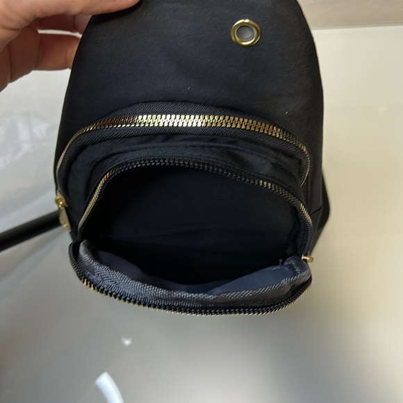 Fashion black quilted w/ gold hardware sling bag - Picture 8 of 11